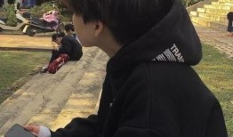 网红吃瓜头像男的可爱图片,萌态可掬的可爱男生形象